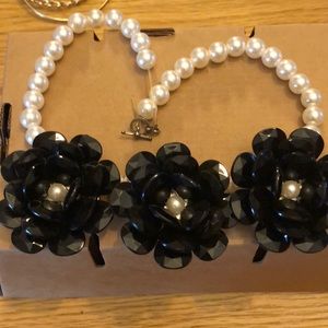 Black flower beaded necklace with faux pearl